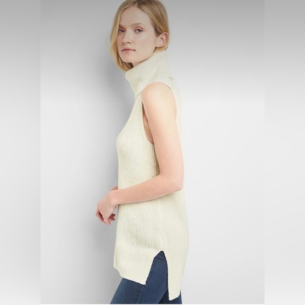 NWT Gap Ribbed Sleeveless Funnel Neck